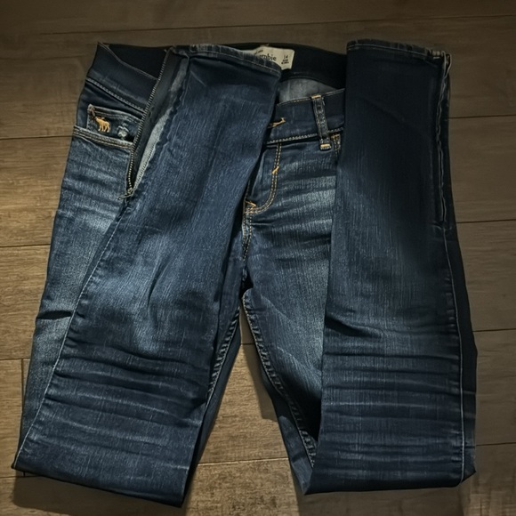 Abercrombie Jeans with minor distressing - Picture 2 of 3